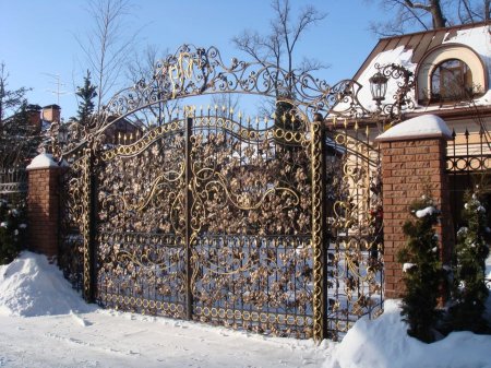 Эстетика и практичность кованых ворот и ограждений